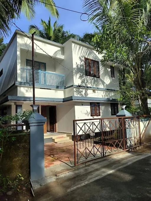 Krishnarpanam 2Bhk Villa In Guruvayoor- Only For Families Guruvāyūr